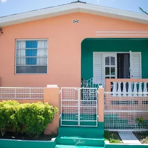 Charming Bungalow Minutes From Brandon's Bridgetown